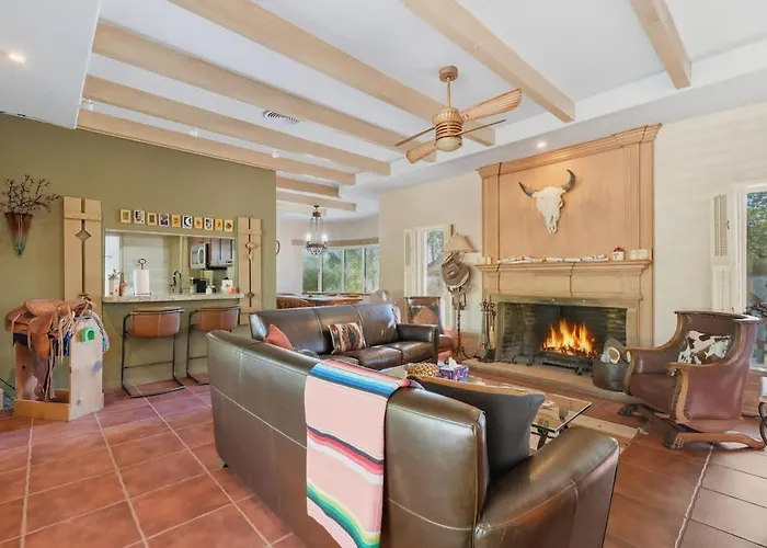 Southwest Gem-pool & Mountain Views * Tucson