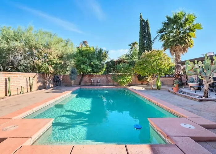 Southwest Gem-pool & Mountain Views