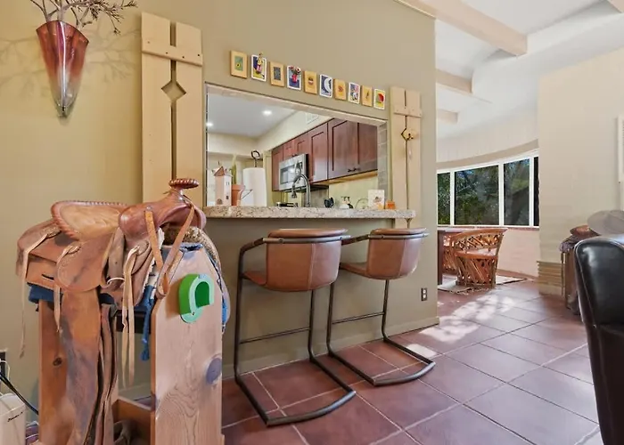 Southwest Gem-pool & Mountain Views * Tucson