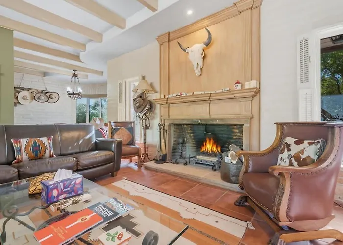 Southwest Gem-pool & Mountain Views * Tucson