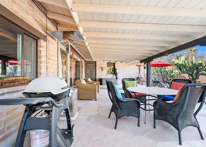 Southwest Gem-pool & Mountain Views Holiday home *