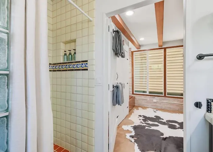 Southwest Gem-pool & Mountain Views Holiday home *
