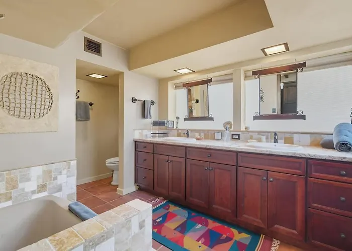 Southwest Gem-pool & Mountain Views Holiday home Tucson