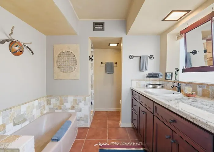 Southwest Gem-pool & Mountain Views Holiday home