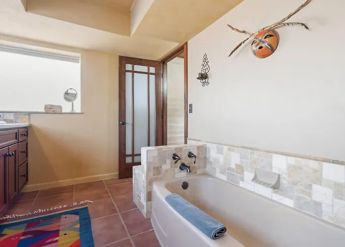 Southwest Gem-pool & Mountain Views * Tucson