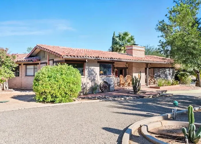 Southwest Gem-pool & Mountain Views Holiday home Tucson