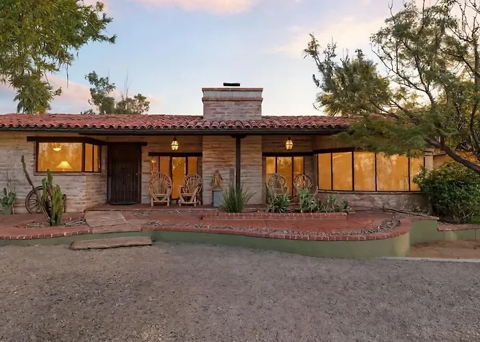 Southwest Gem-pool & Mountain Views Holiday home Tucson