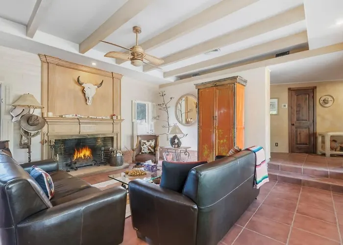 Southwest Gem-pool & Mountain Views Tucson