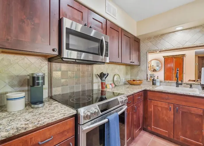 Southwest Gem-pool & Mountain Views Holiday home *