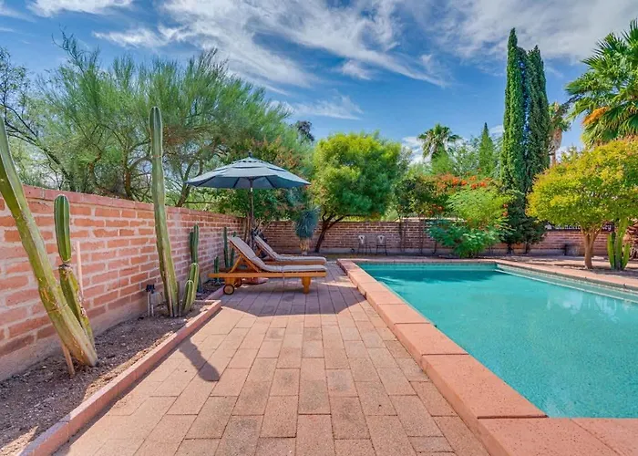 Southwest Gem-pool & Mountain Views Tucson